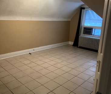 For Lease - 225 Rosemount Avenue Unit# Third Floor, Toronto, Ontario - Photo 5