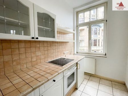Großzügige 2-Raum-Wohnung in zentrumsnaher Lage von Annaberg mit Einbauküche und PKW-Stellplatz! - Photo 3