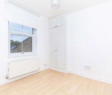 Large 1 bedroom in the heart of Hackney close to amenities and gree... - Photo 3