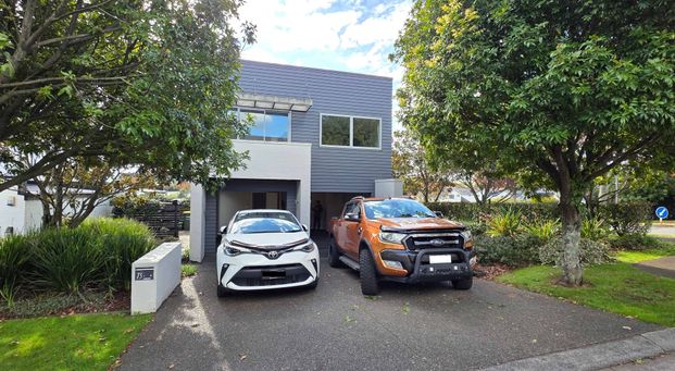 Spacious 3-Bed, 2.5 bath home with Double Garage - Photo 1
