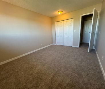 Spacious 2 Bedroom Cat Friendly Suite in Clearview! - Photo 4