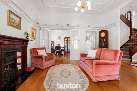 4 BEDROOM FAMILY CLASSIC HOME WITH POOL AND GENERAL GARDEN MAINTENANCE INCLUDED! - Photo 2