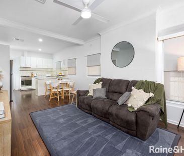 Central Charm - Photo 2