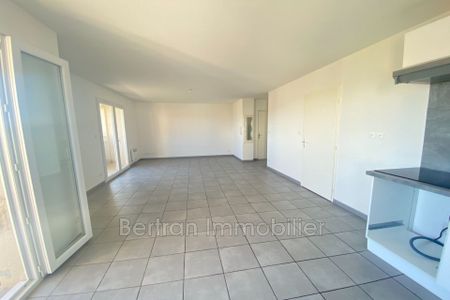 Location Appartement 4 pièces 77m² ESPIRA DE L AGLY 66600 - Photo 2