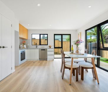 Unit 6, 26 Crompton Road, Massey, Auckland - Photo 2