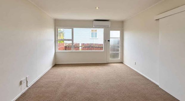 2 Bedrooms, 1 Bathroom, Mt Wellington - Photo 1