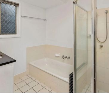 Comfort, Convenience & Modern Family Living - Photo 4