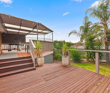 Modern 3 Bedroom Home with Huge Garage/Workshop in Prime Location - Photo 6