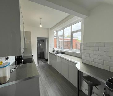 3 bedroom semi-detached house to rent - Photo 2