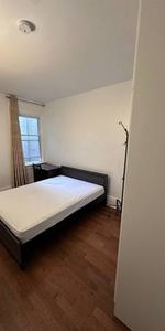 Downtown Toronto Bedroom with private washroom For rent - Photo 3