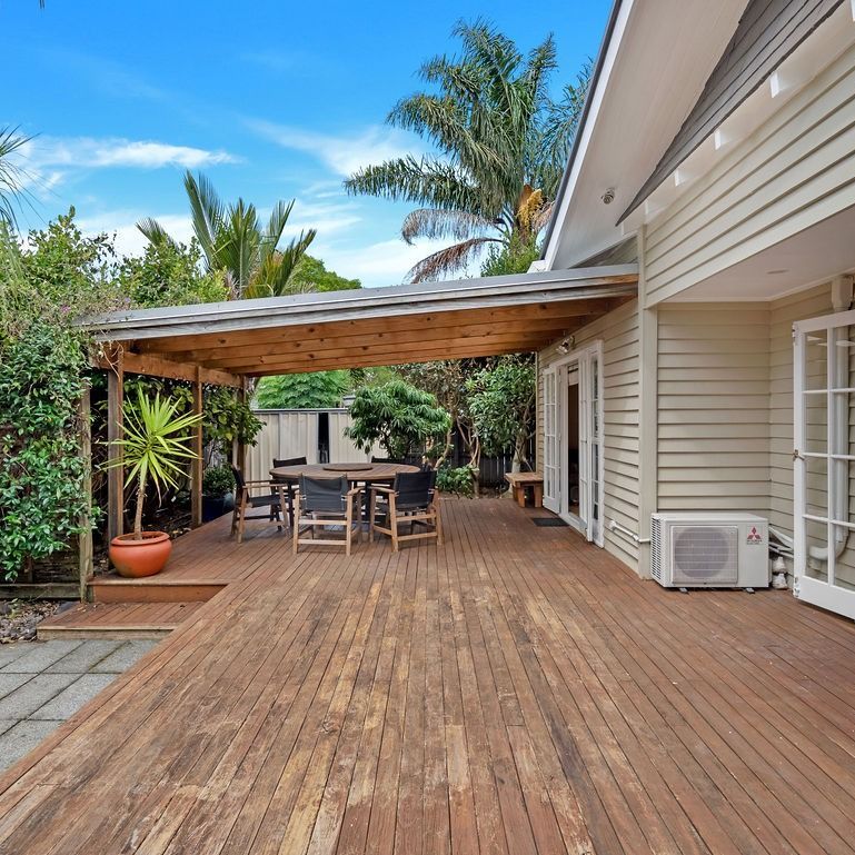 Modern Character - Photo 1