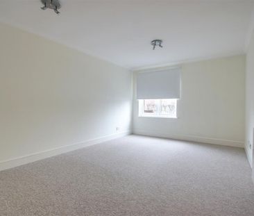 Lakeview, Railway Terrace, Kings Langley - Photo 3