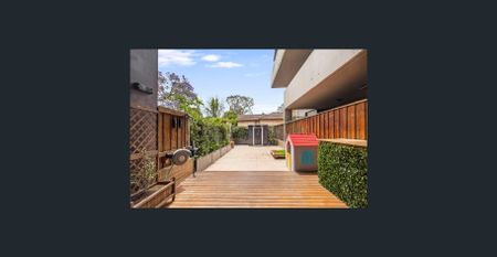 Modern Ground-Floor Townhouse-Style Living with a Huge Courtyard - Photo 3