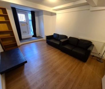 2 bedroom flat to rent - Photo 2