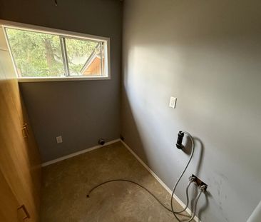 Home with Two Shops in the City! - Photo 2