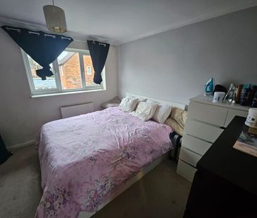 Watch Elm Close - Photo 4