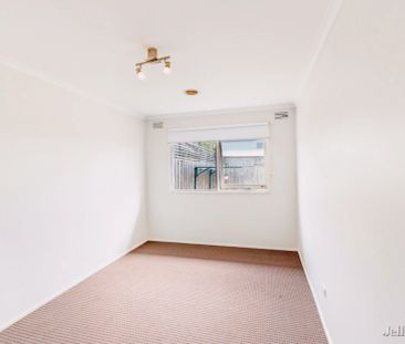 3 Bed, 1 Bath - Photo 5