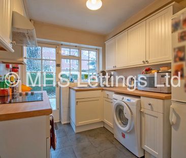 4 Bedroom Mid Terraced House for rent in North Grange Mews - Photo 2