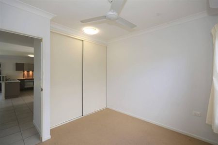 Beautiful Home for the Smaller Family - Large Patio - Side Access - Photo 5