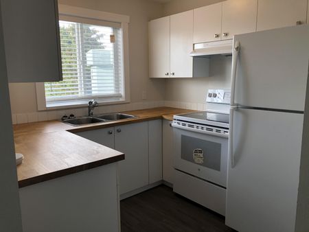 400 Braidwood Manor - 1 - Photo 2