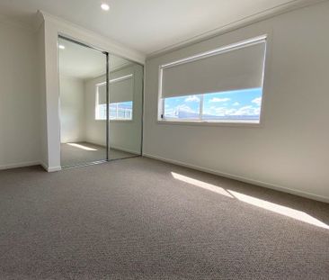 Sleek and Stylish - Photo 3