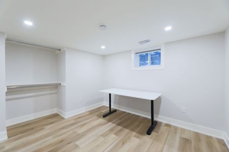 For Lease - 10 Flagstaff Road Unit# Basement, Toronto, Ontario - Photo 2