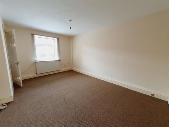 2 Bedroom House to Rent in Woodlands Court, Kettering, Northamptonshire, NN16 - Photo 1