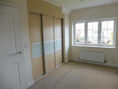 3 bedroom semi-detached house to rent - Photo 3