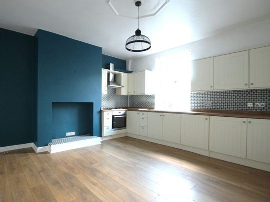 Terraced House to rent on - Photo 1