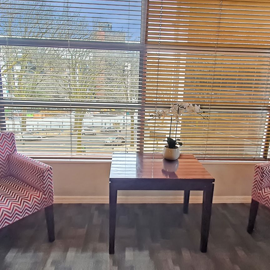 Affordable Studio - Secure Corner Apt - Photo 1