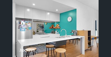 Elegant Parkside Residence - Photo 4