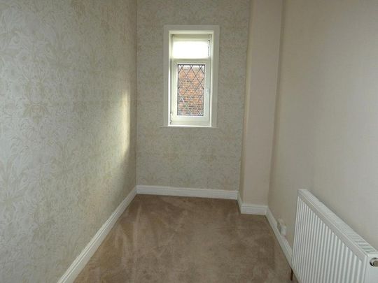 2 bedroom end of terrace house to rent - Photo 1