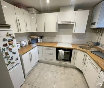 PETERBOROUGH - Photo 4