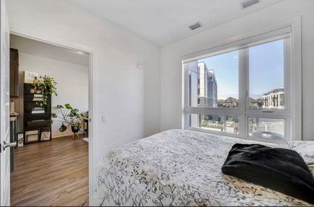 For Lease - 3265 Carding Mill Trail Unit# 415, Oakville, Ontario - Photo 4