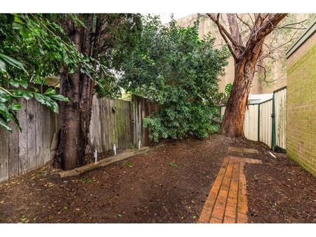 Bright Studio with Private Courtyard in Quiet Location - Photo 5