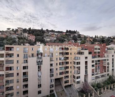 Location Appartement 4 pièces 100m² NICE 06000 - Photo 3