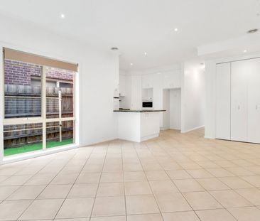 2/400 Clarke Street, Northcote VIC 3070 - Photo 1