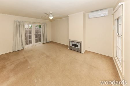 Charming 3-Bedroom Rear Unit in Prime Location Near Toorak Road and Public Transport - Photo 5