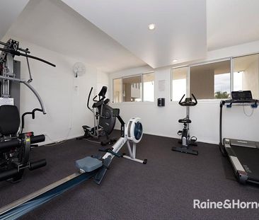 Spacious North-Facing Apartment with Expansive Views and Resort-Sty... - Photo 1