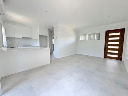 Brand New! - Photo 3