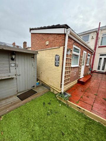 3 bedroom terraced house to rent - Photo 4