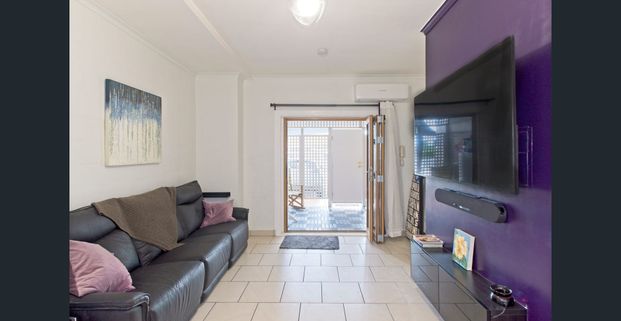 Fully Furnished - 1 Bedroom Unit - Inner City Living! - Photo 1