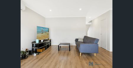 Stylish 3-Bedroom Townhouse in Thornhill Park - Photo 5