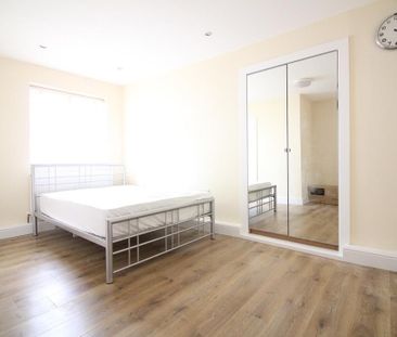 Riverview Gardens, Twickenham - Photo 1