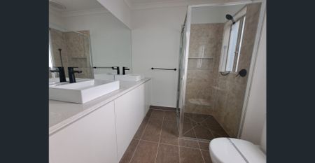 Like new 4-bedroom home in Mambourin! - Photo 4