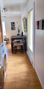 Beau grand 3 1/2, meublé, dans un duplex,centre-ville - Photo 4