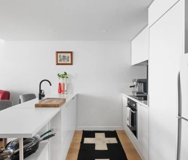 Stylish Apartment in Prime Brunswick East Location - Photo 6