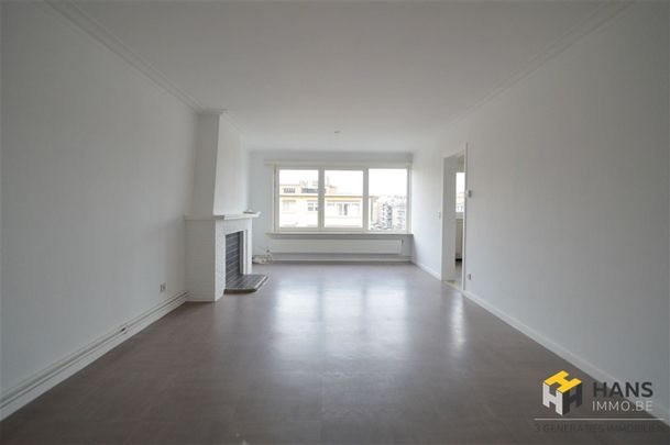 Ruim lichtrijk appartement met 2 slaapkamers en garagebox op centrale ligging - Photo 1