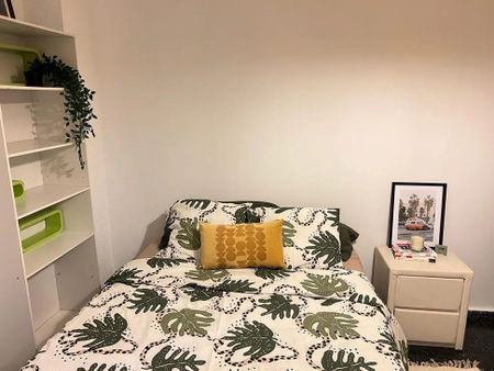 Plaza Profesor Tamarit Olmos, Valencia, Valencian Community 46010 - Photo 2