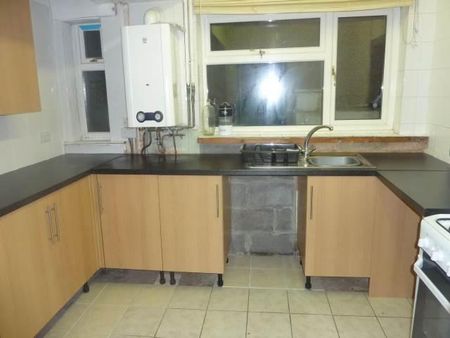 3 bedroom semi-detached house to rent - Photo 5